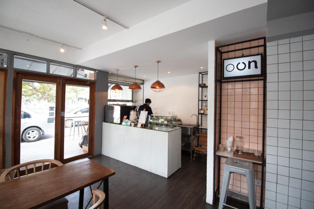Oon Poshtel X Cafe Hostel Chiang Mai Bagian luar foto