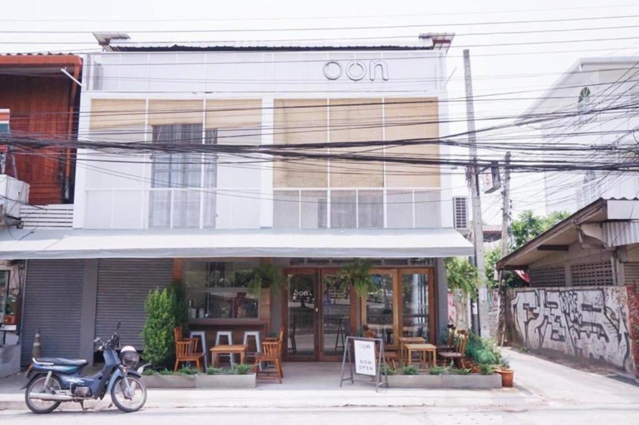 Oon Poshtel X Cafe Hostel Chiang Mai Bagian luar foto