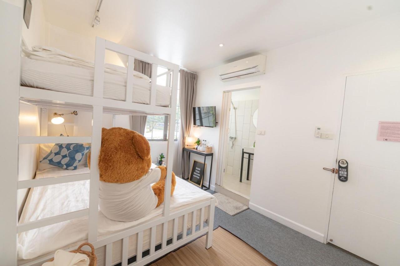 Oon Poshtel X Cafe Hostel Chiang Mai Bagian luar foto