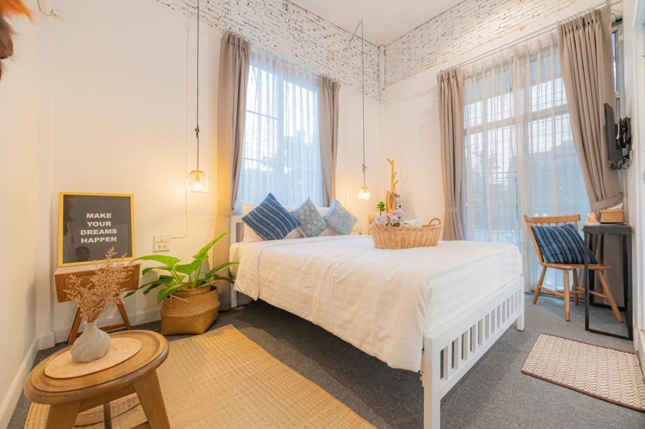 Oon Poshtel X Cafe Hostel Chiang Mai Bagian luar foto