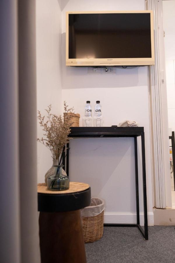 Oon Poshtel X Cafe Hostel Chiang Mai Bagian luar foto