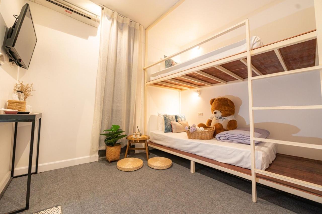 Oon Poshtel X Cafe Hostel Chiang Mai Bagian luar foto
