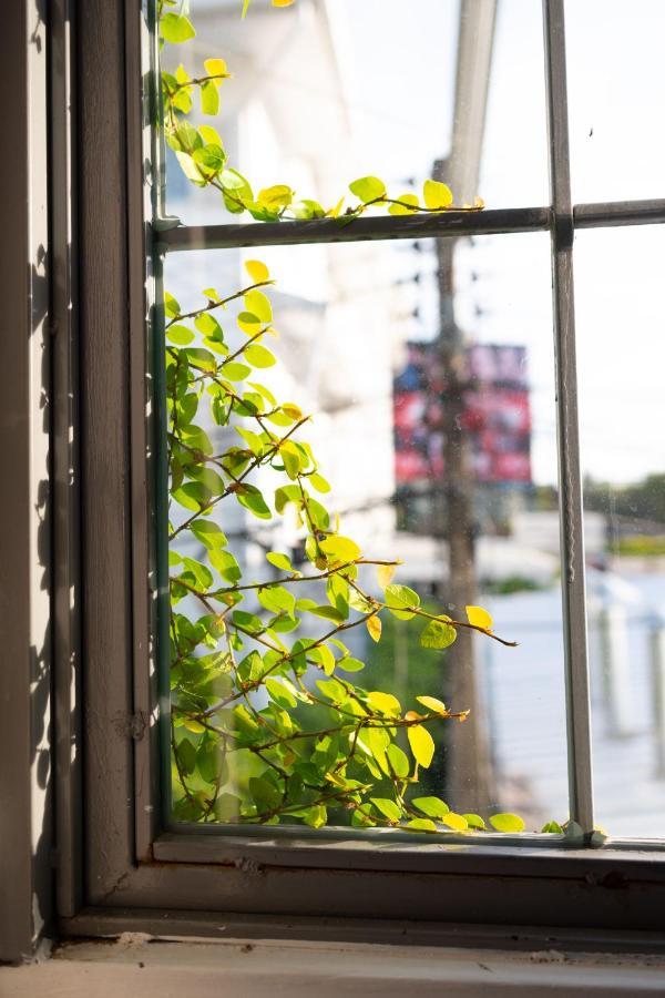 Oon Poshtel X Cafe Hostel Chiang Mai Bagian luar foto