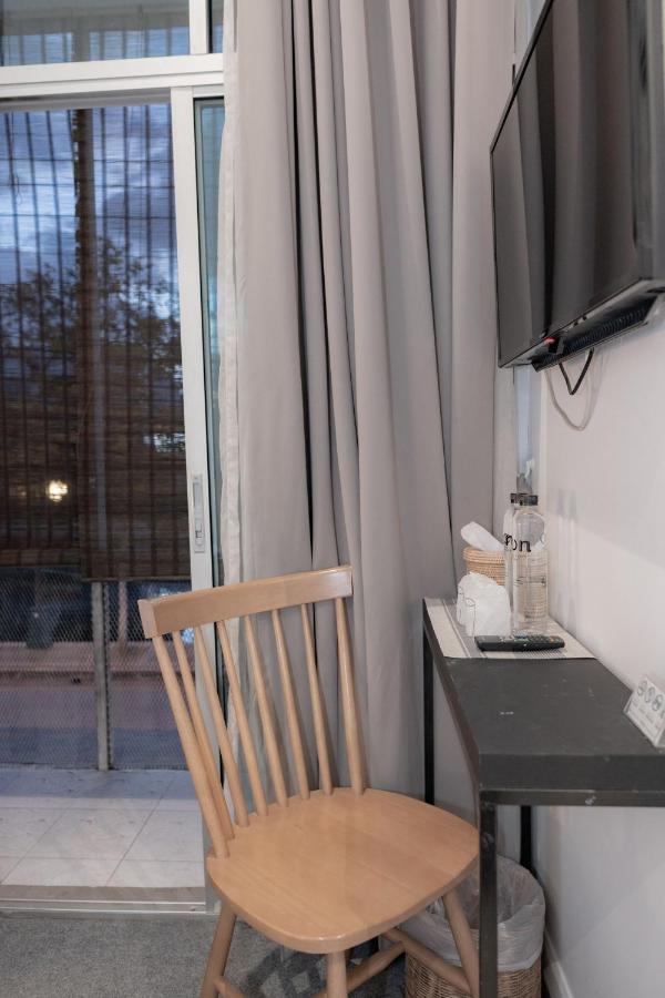 Oon Poshtel X Cafe Hostel Chiang Mai Bagian luar foto