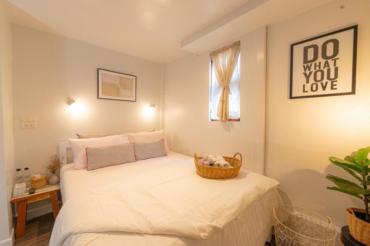 Oon Poshtel X Cafe Hostel Chiang Mai Bagian luar foto